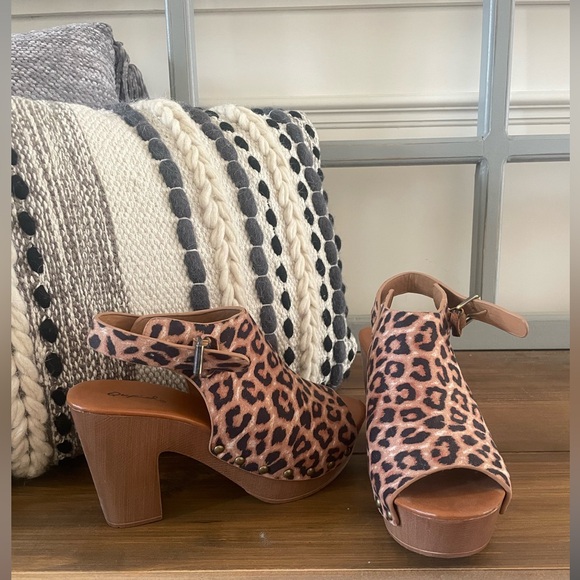Qupid Leopard Heels - Picture 1 of 3